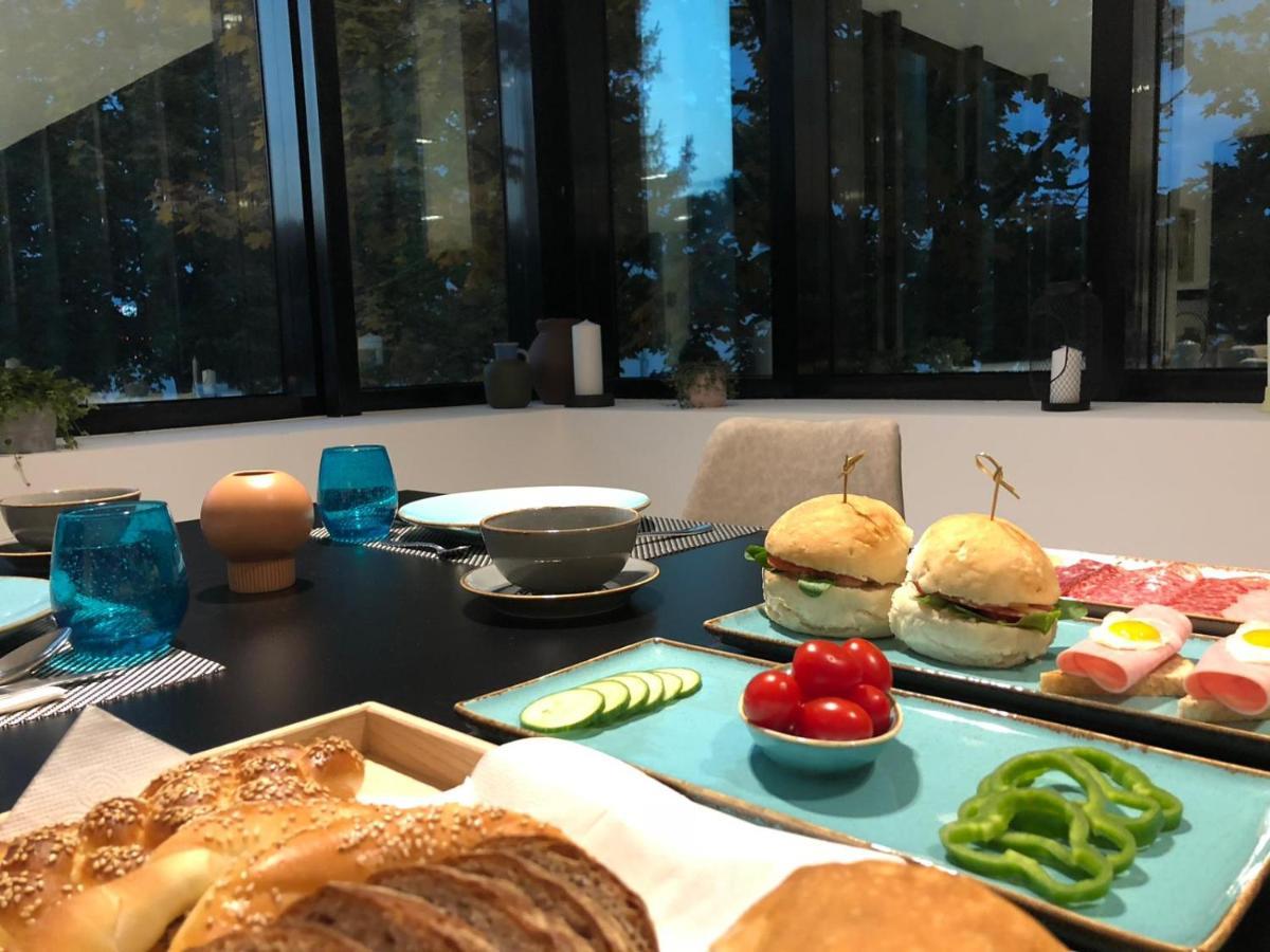לנדבה Hotel Cubis מראה חיצוני תמונה