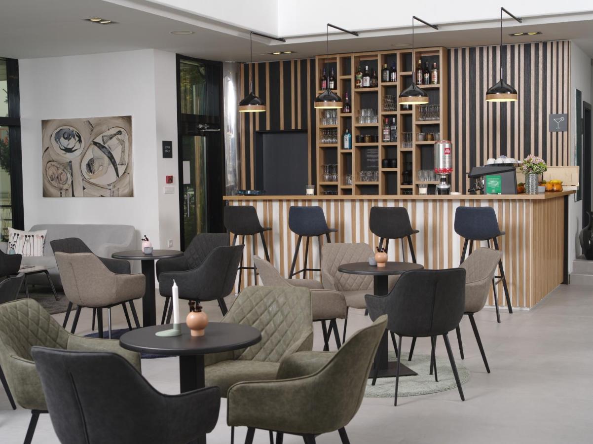 לנדבה Hotel Cubis מראה חיצוני תמונה