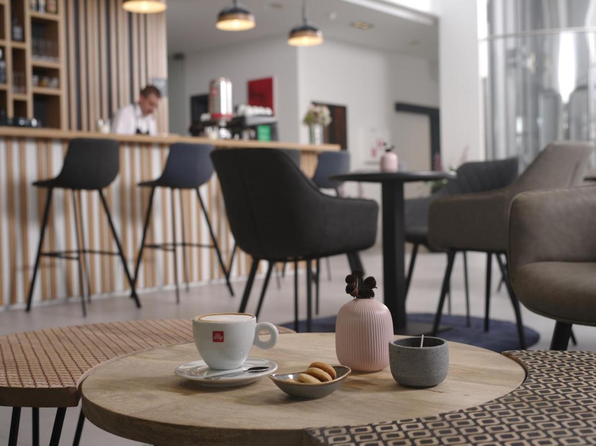 לנדבה Hotel Cubis מראה חיצוני תמונה
