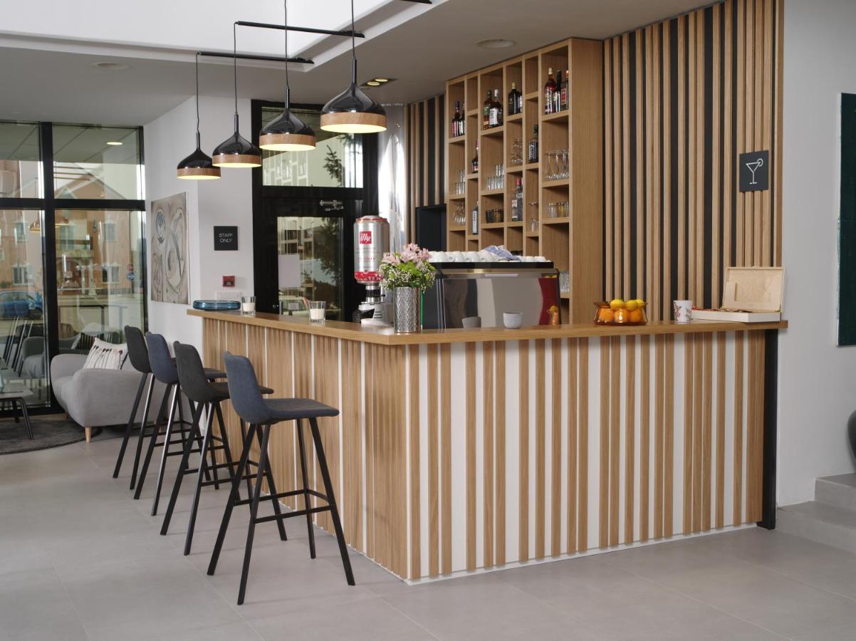 לנדבה Hotel Cubis מראה חיצוני תמונה