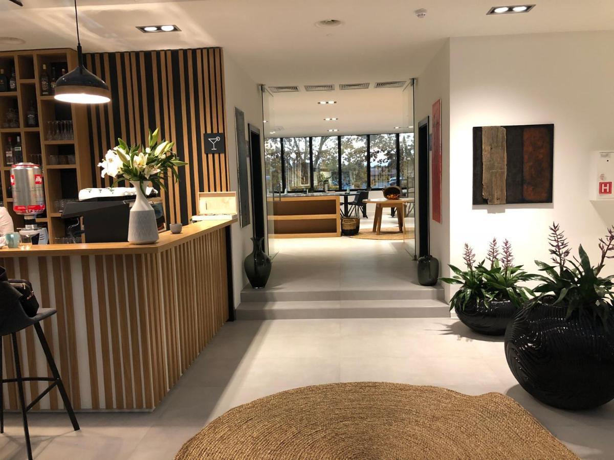 לנדבה Hotel Cubis מראה חיצוני תמונה