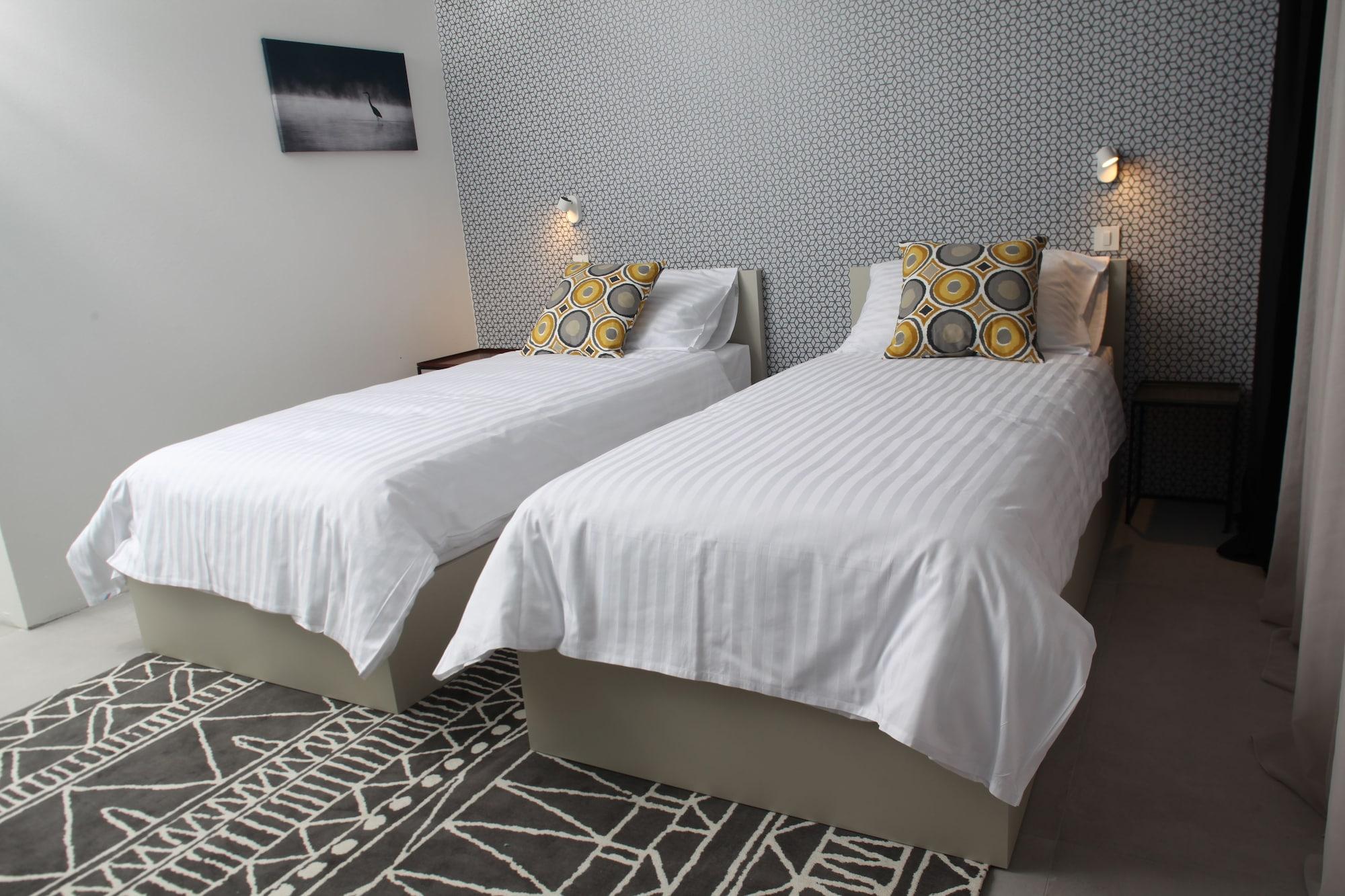 לנדבה Hotel Cubis מראה חיצוני תמונה