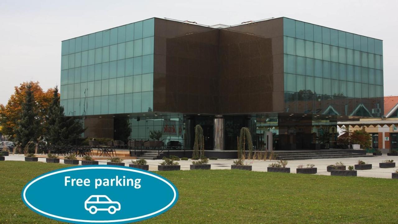 לנדבה Hotel Cubis מראה חיצוני תמונה